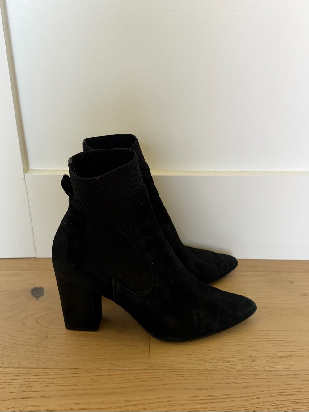 Steve Madden Richter Black Suede Pointed Toe Block Heel Booties